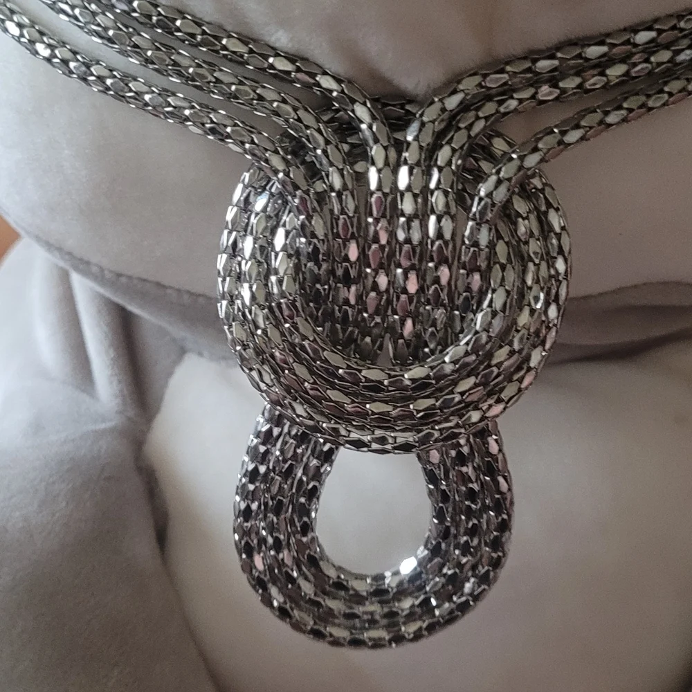 Silver toned braided, knotted Necklace - Picture 2 of 3